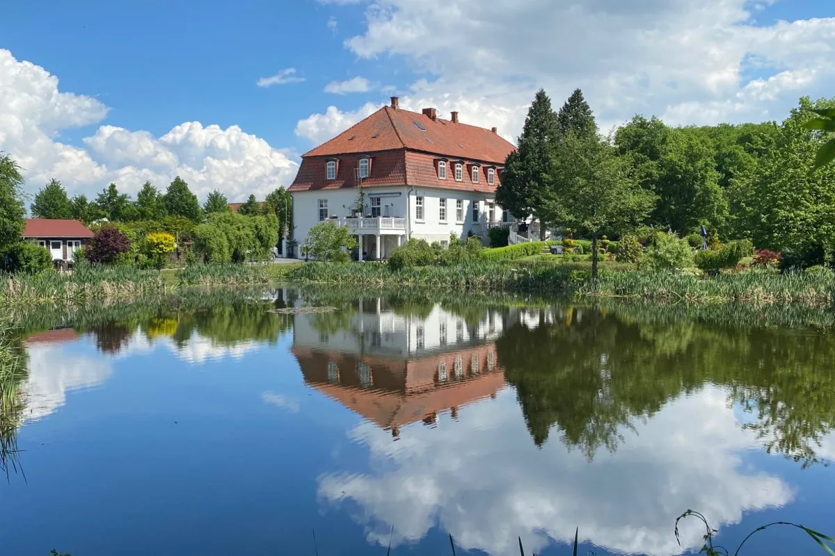 Jagdschule Park and Lake